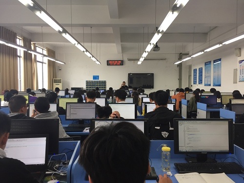 夯實(shí)專(zhuān)業(yè)基礎(chǔ)，賦能技術(shù)開(kāi)發(fā)——計(jì)算機(jī)科學(xué)學(xué)院成功開(kāi)展2018級(jí)計(jì)算機(jī)科學(xué)與技術(shù)專(zhuān)業(yè)校內(nèi)實(shí)訓(xùn)